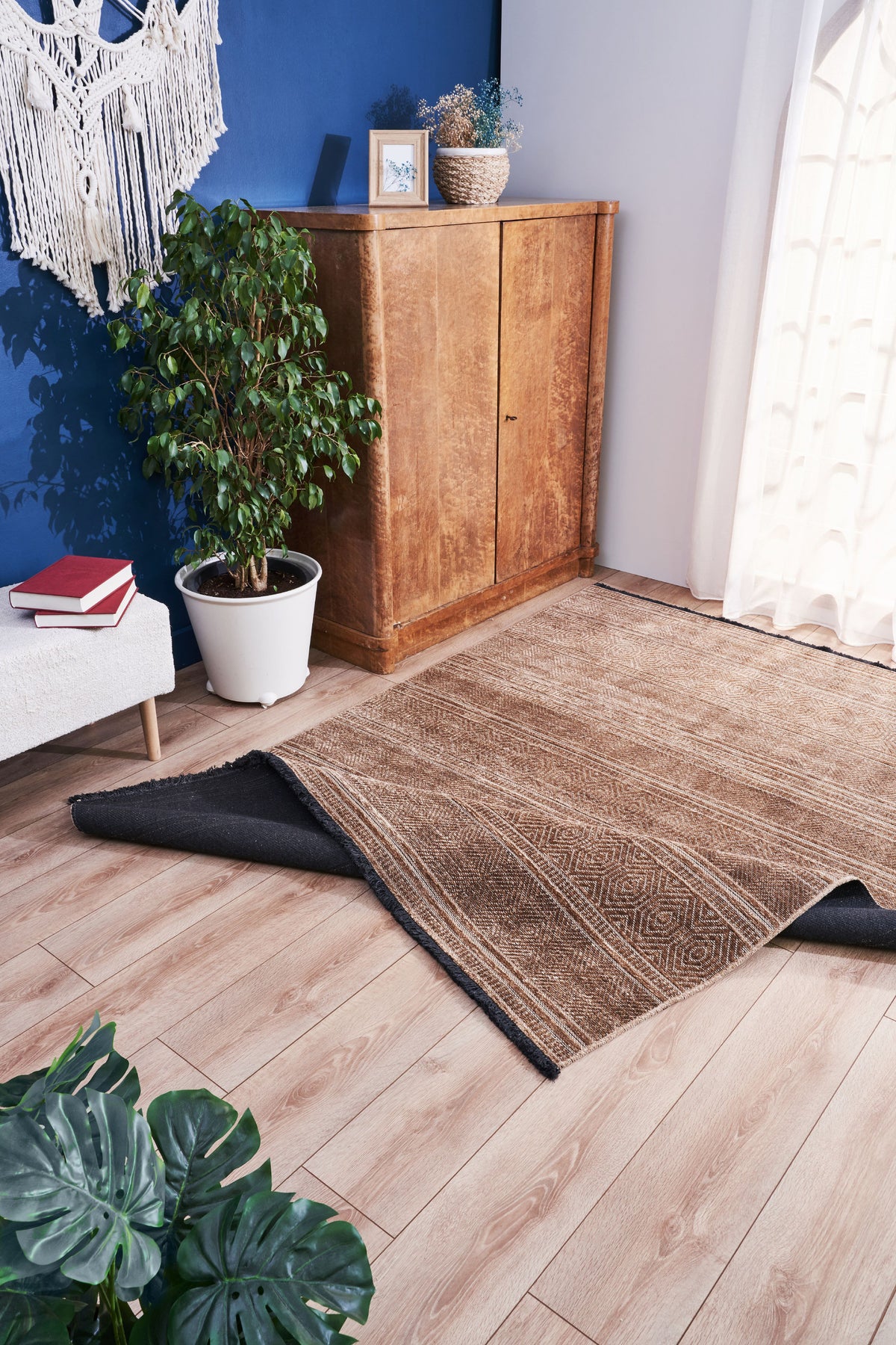 Alkora Kahverengi Bej Geometrik Modern Makine Halısı