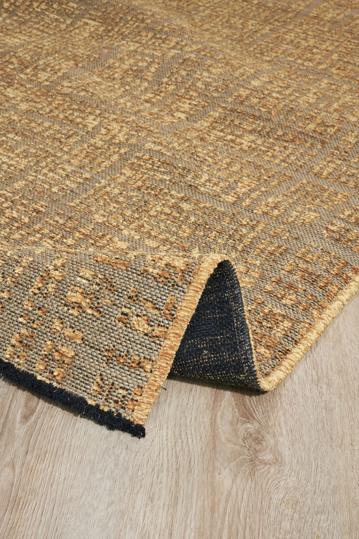 Alkora Altın Gri Geometrik Modern Desenli Makine Halısı