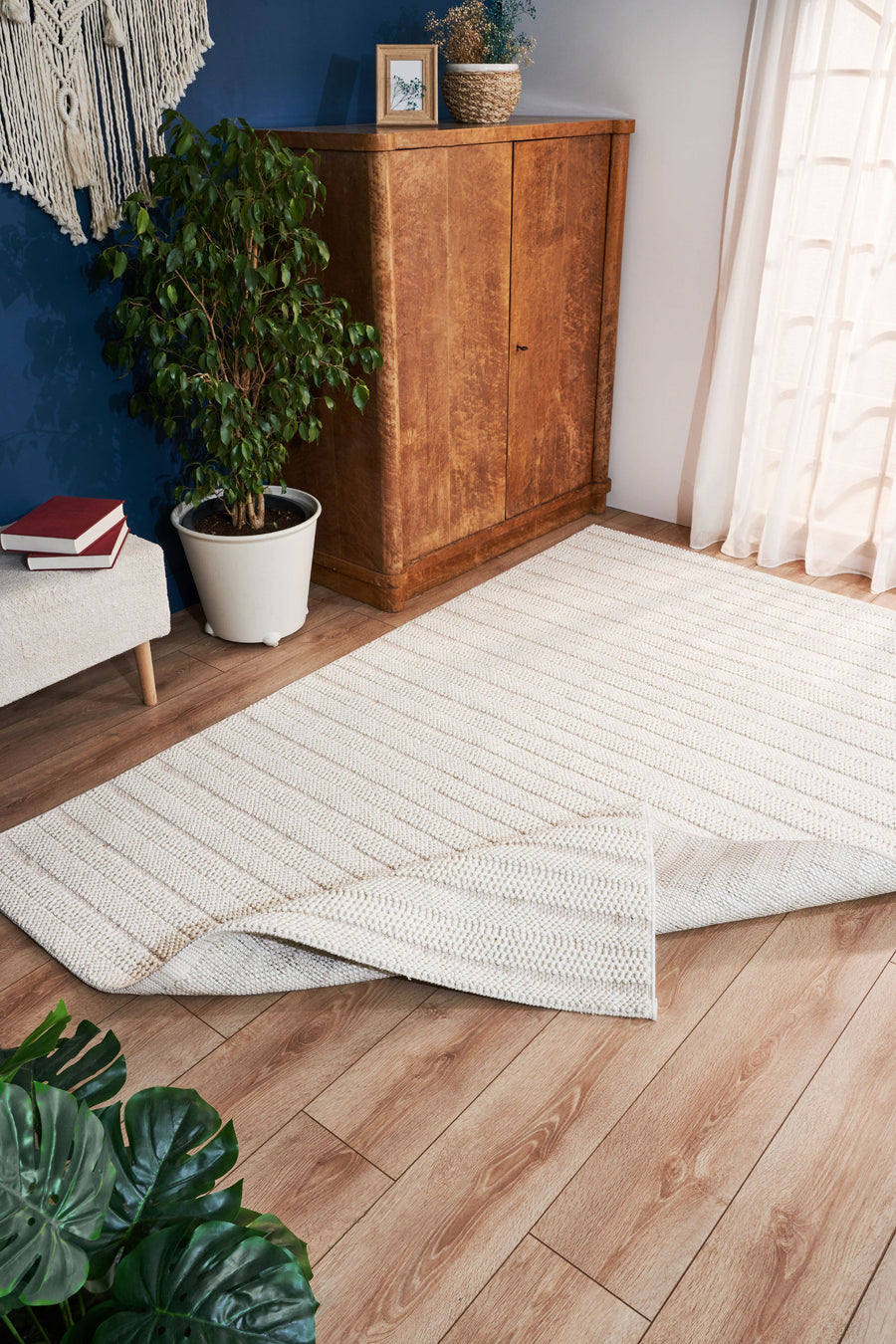 Vendra Ekru Bej Çizgili Kabartmalı Modern Makine Halısı