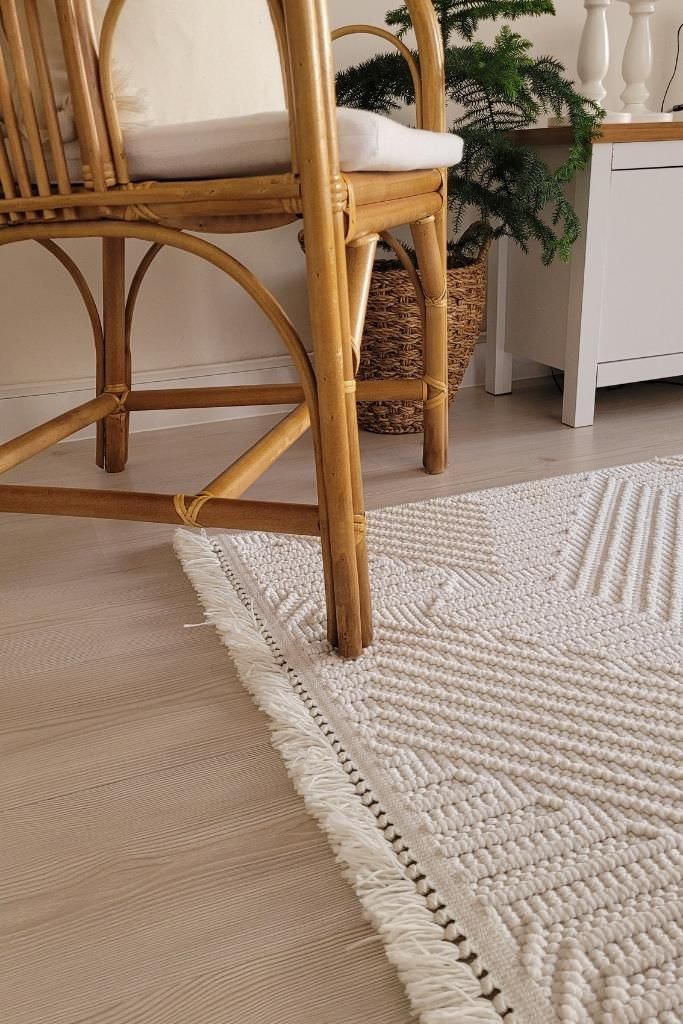 Lunera Ekru Beyaz Kabartmalı Geometrik Desenli Modern Makine Halısı