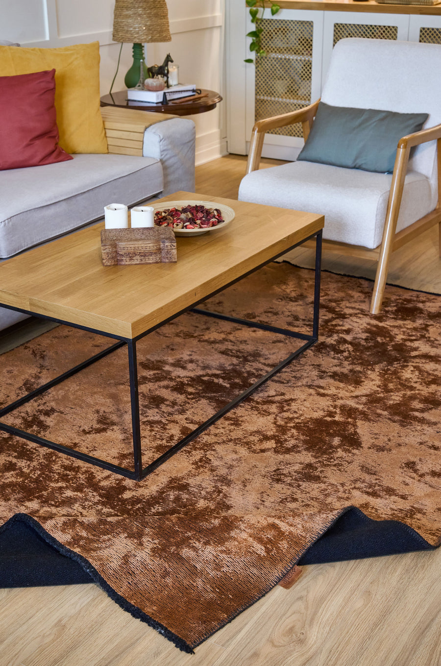 Nuvra Kahverengi Taba Soyut Desenli Modern Makine Halısı – genel görünüm