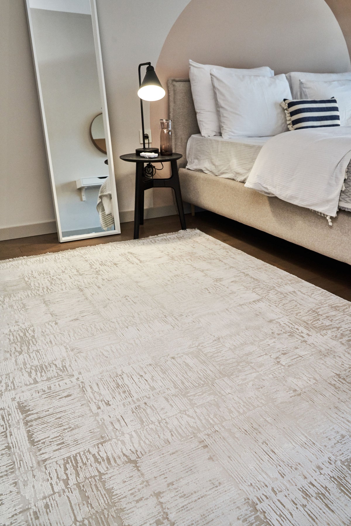 Mirelo Bej Krem Soyut Desenli Modern Makine Halısı