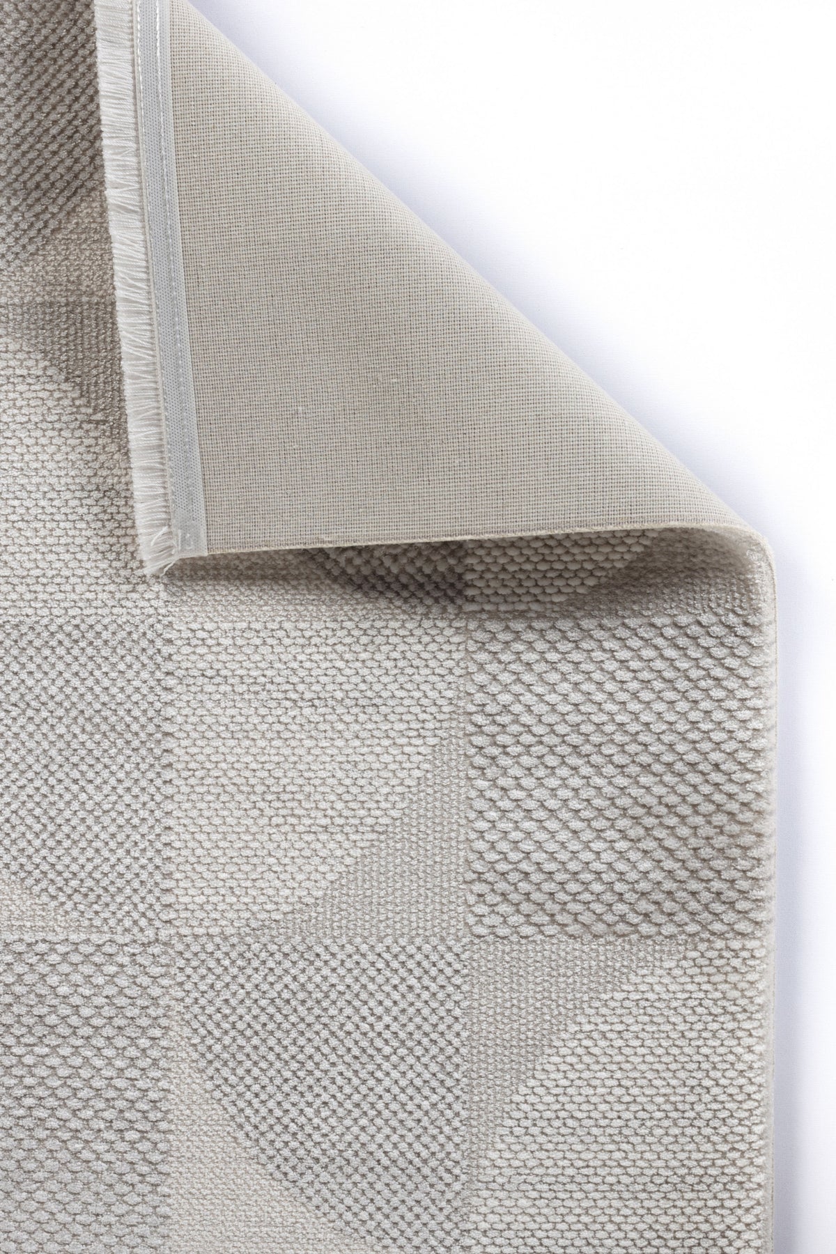 Sivra Gri Beyaz Modern Geometrik Makine Halısı – detay görünümü