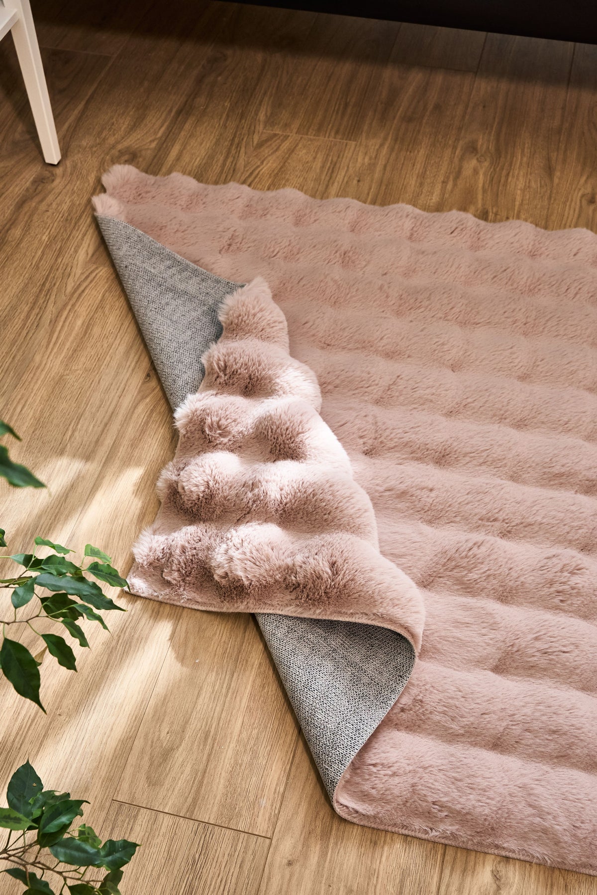 Tavlin Toz Pembe Düz Desenli Modern Makine Halısı