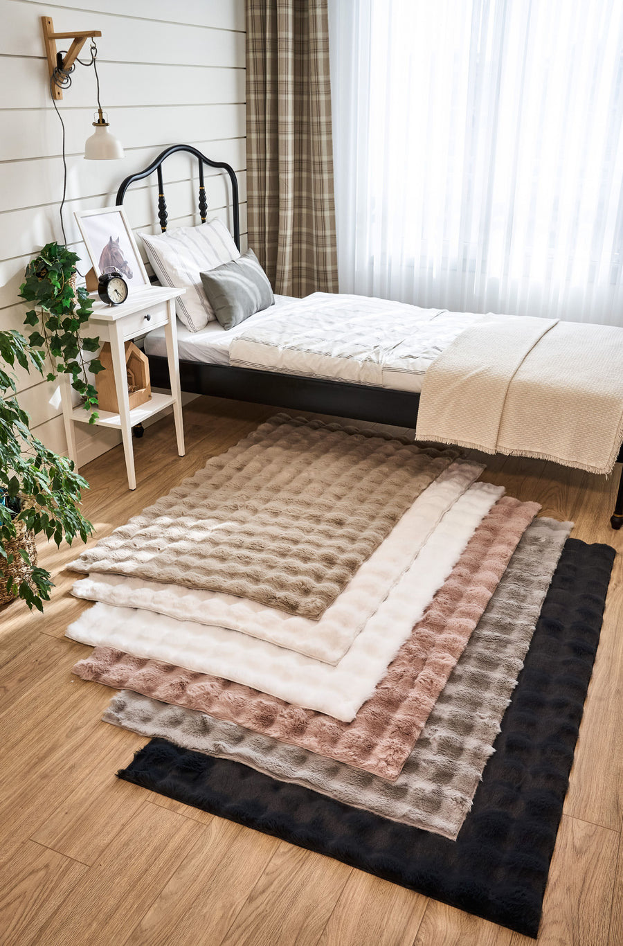 Tavlin Lacivert Kabartmalı Göz Göz Makine Halısı