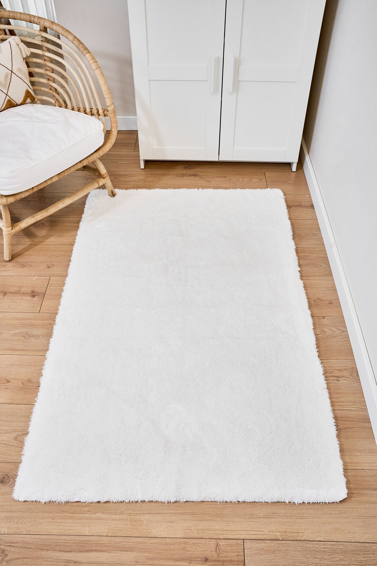Zinora Saf Beyaz Düz Desenli Modern Makine Halısı