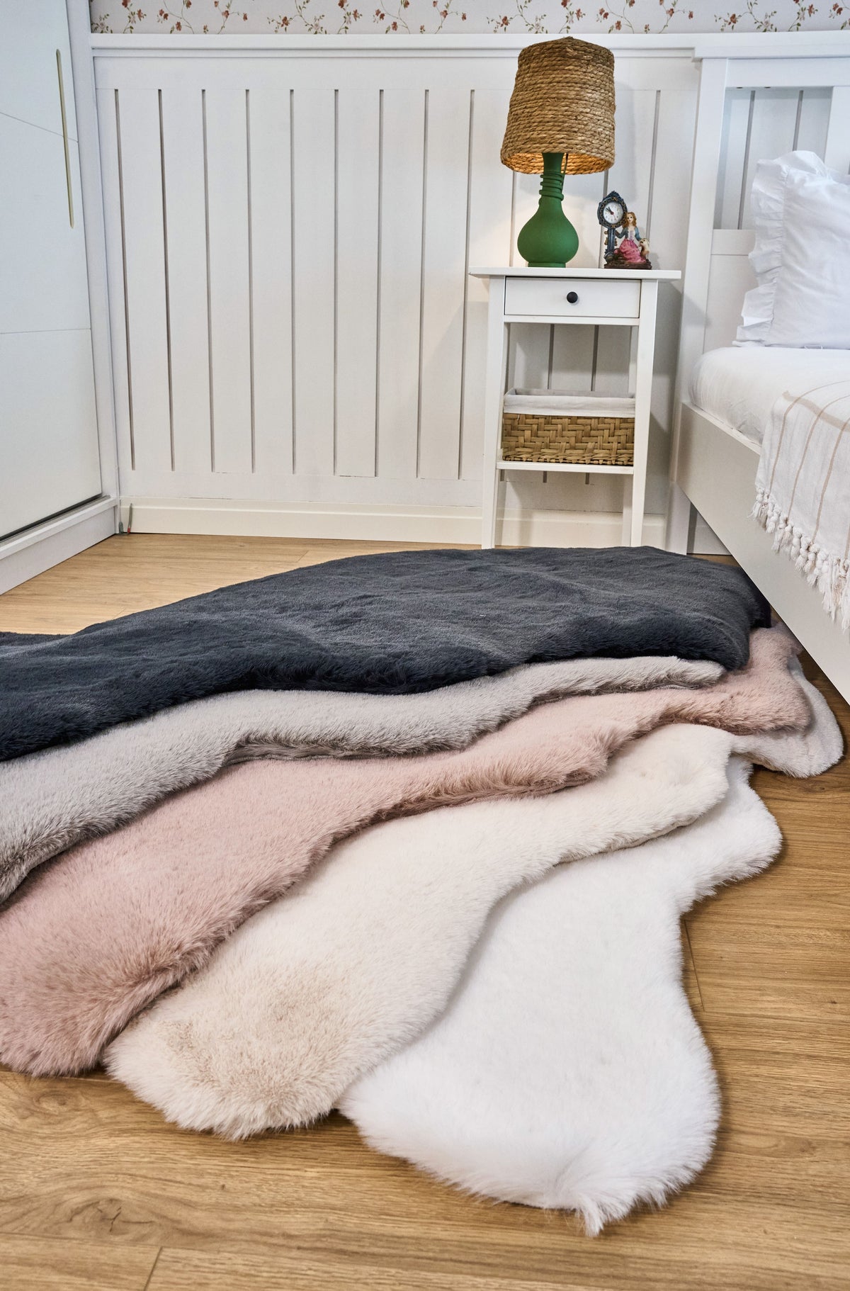 Kerida Pembe Beyaz Düz Desenli Modern Makine Halısı