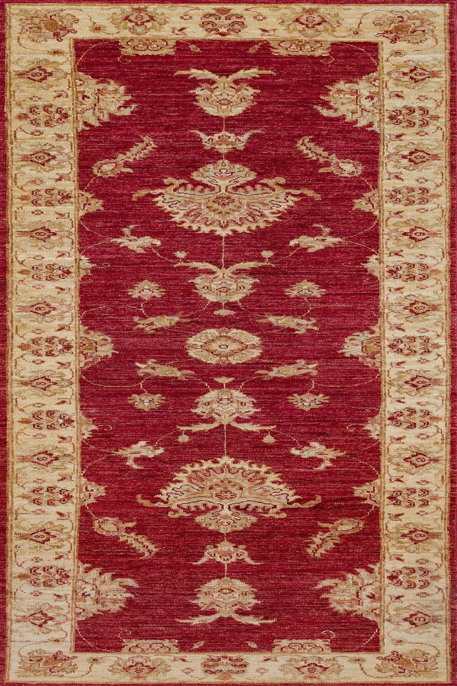 Orientalischer Teppich Rot mit beigem Medaillon – im Wohnzimmer