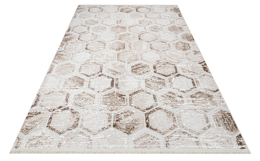 Moderner Teppich in Creme und Braun mit geometrischem Muster – im Wohnzimmer