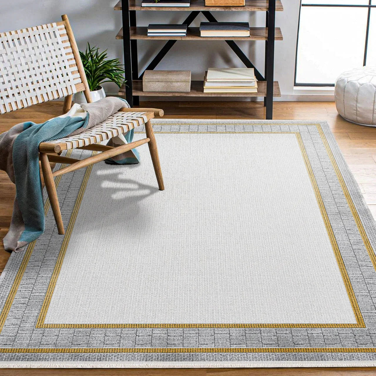 Beyaz Gold Bordürlü Minimalist Halı - Yıkanabilir - Kaymaz Taban - Pati Dostu