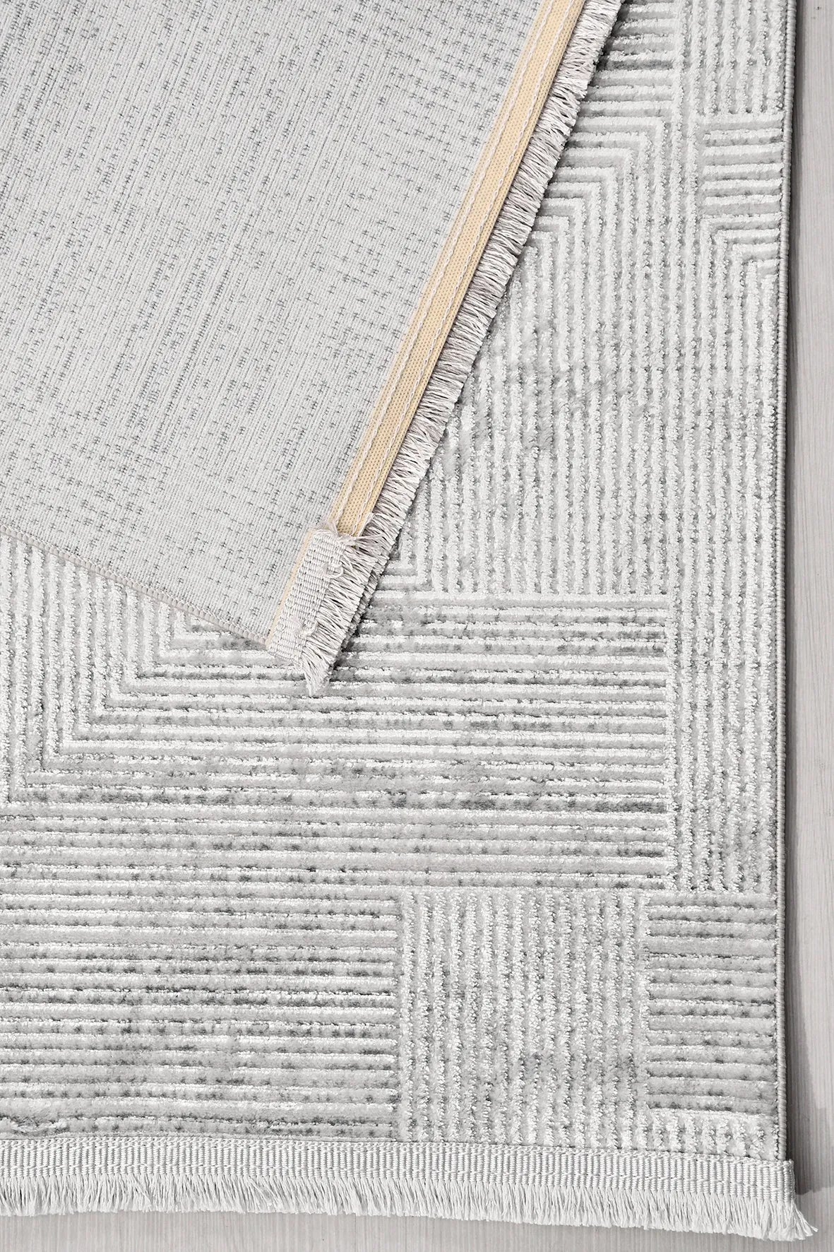 Zelvo Gri Beyaz Modern Geometrik Desenli Halı – mekânda kullanım