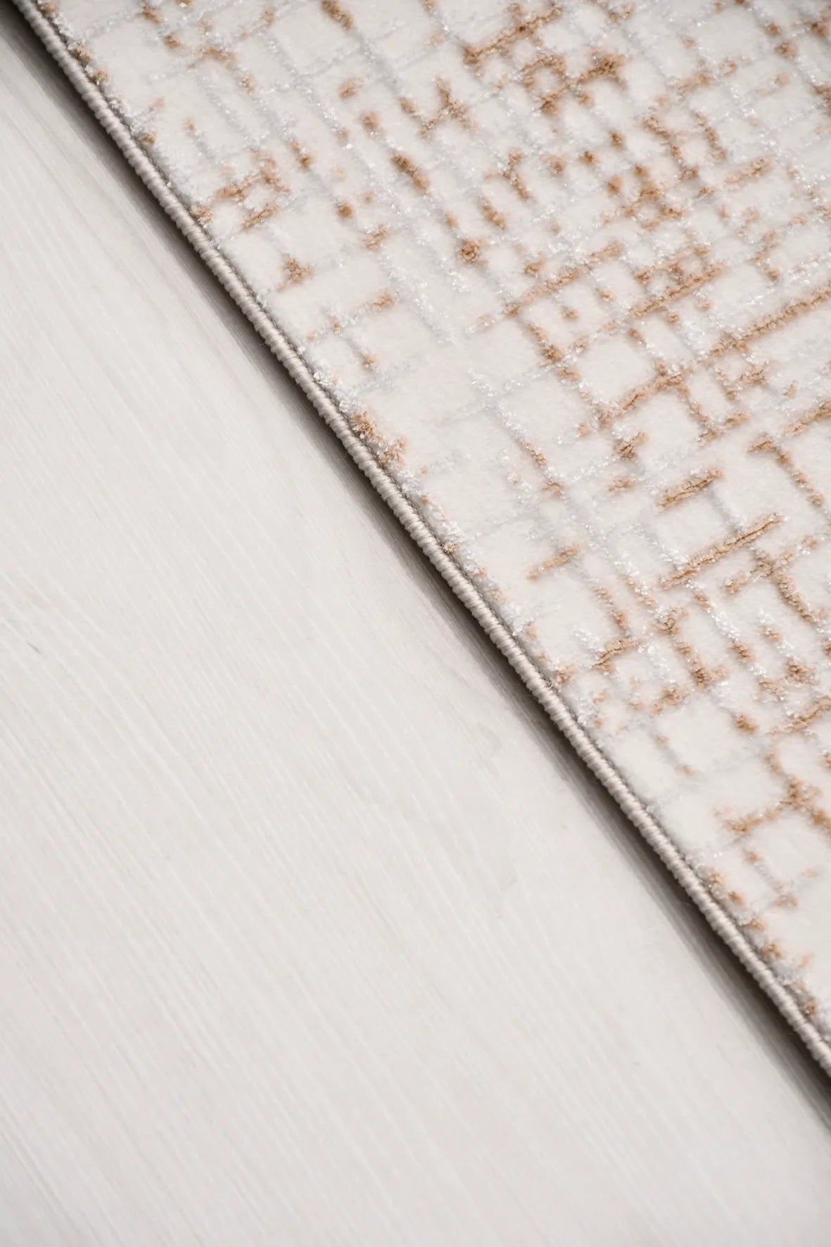 Zelvo Beyaz Bej Geometrik Desenli Modern Polyester Akrilik Halı – genel görünüm