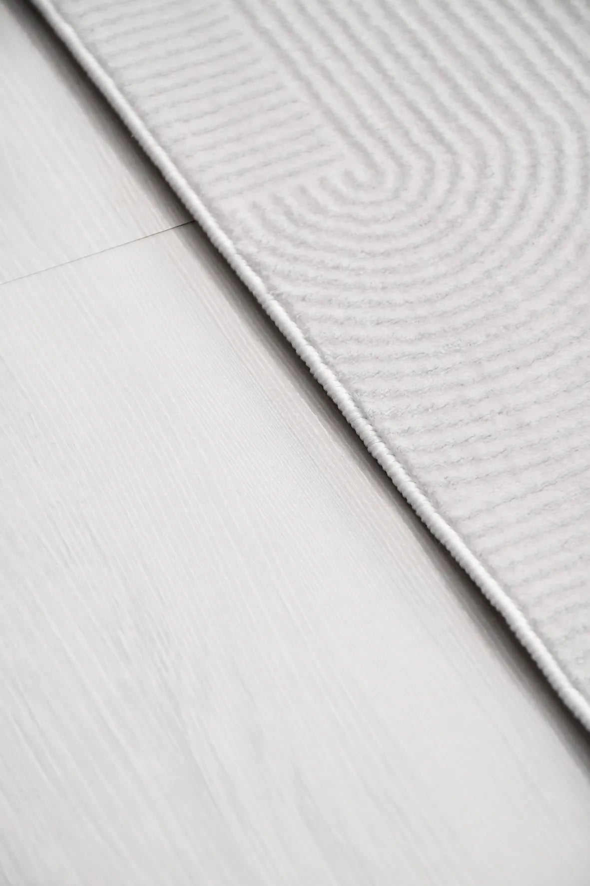 Zelvo Beyaz Kırmızı Modern Geometrik Desenli Salon Halısı – genel görünüm