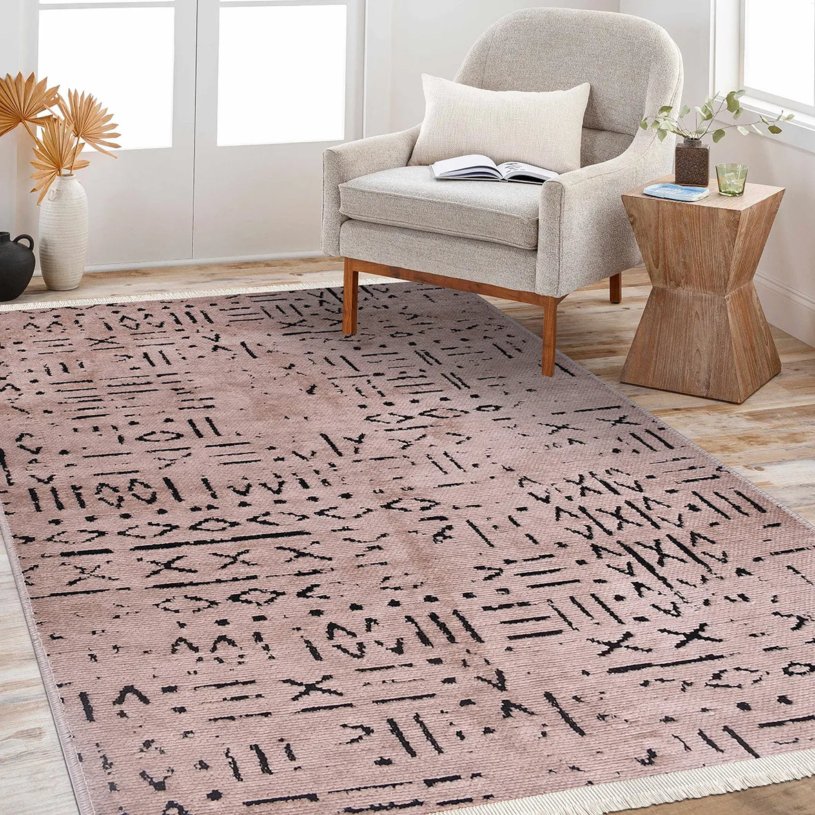 Kelaro Pembe Siyah Geometrik Desenli Makine Halısı – genel görünüm