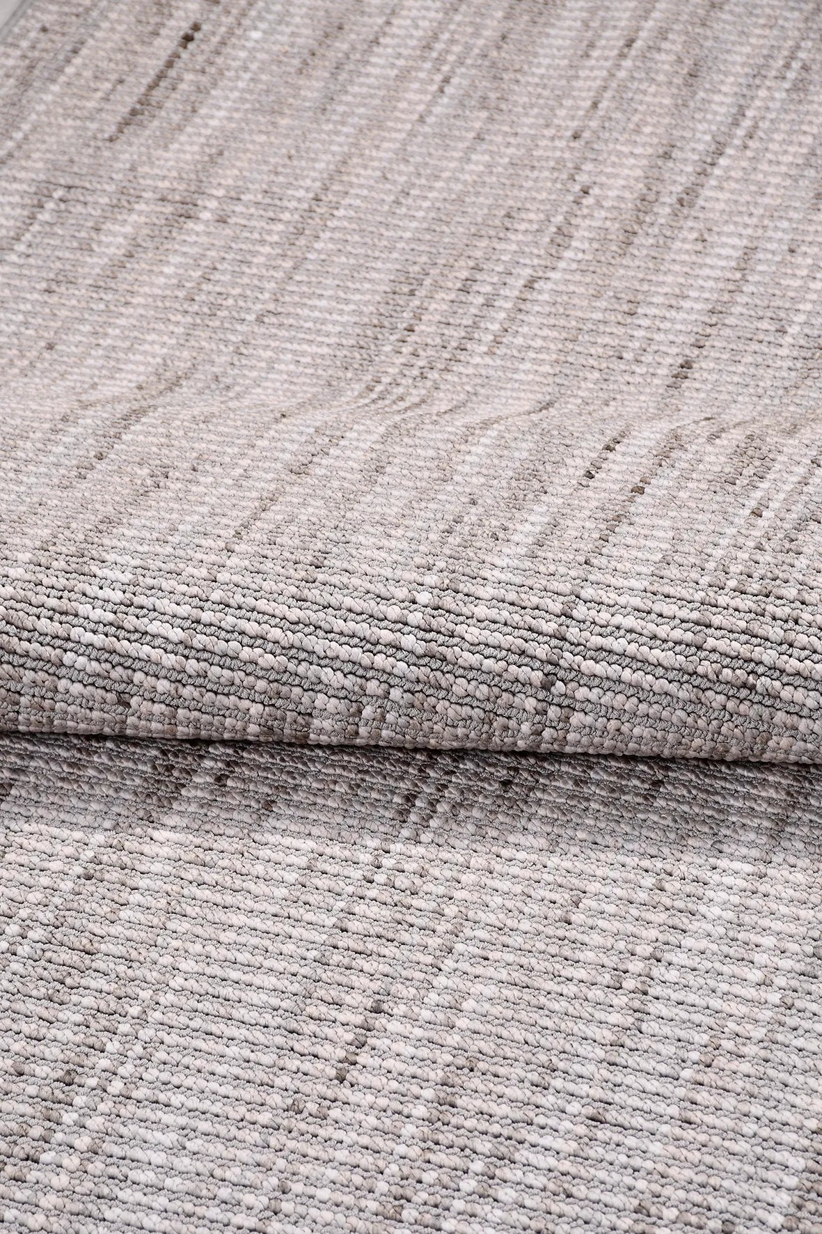 Klavra Gri Beyaz Kabartma Dokulu Modern Polyester Halı – detay görünümü