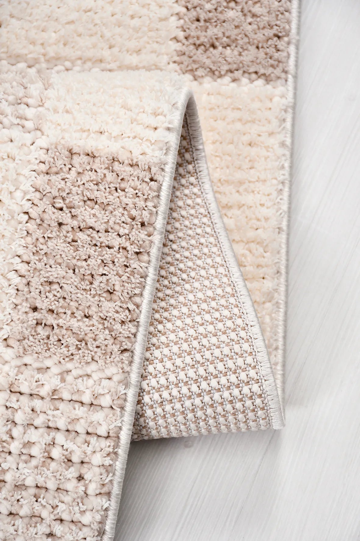 Noraso Krem Bej Geometrik Desenli Modern Polyester Halı – doku yakın çekim