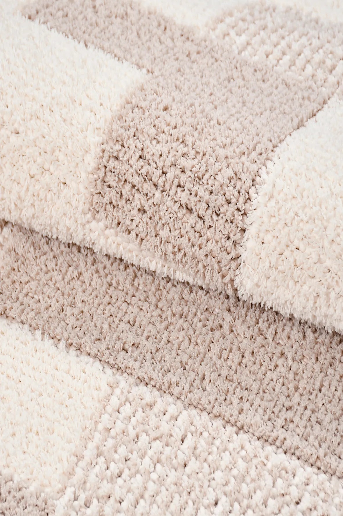 Noraso Krem Bej Geometrik Desenli Modern Polyester Halı – mekânda kullanım