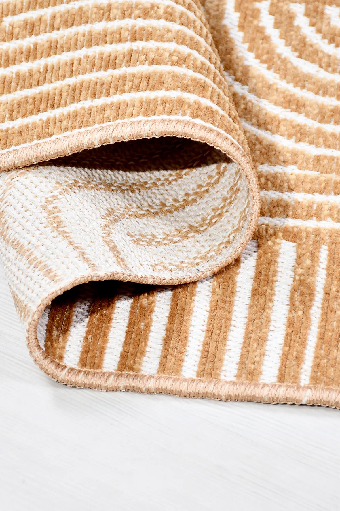 Savel Taba Beyaz Geometrik Desenli Modern Makine Halısı – doku yakın çekim