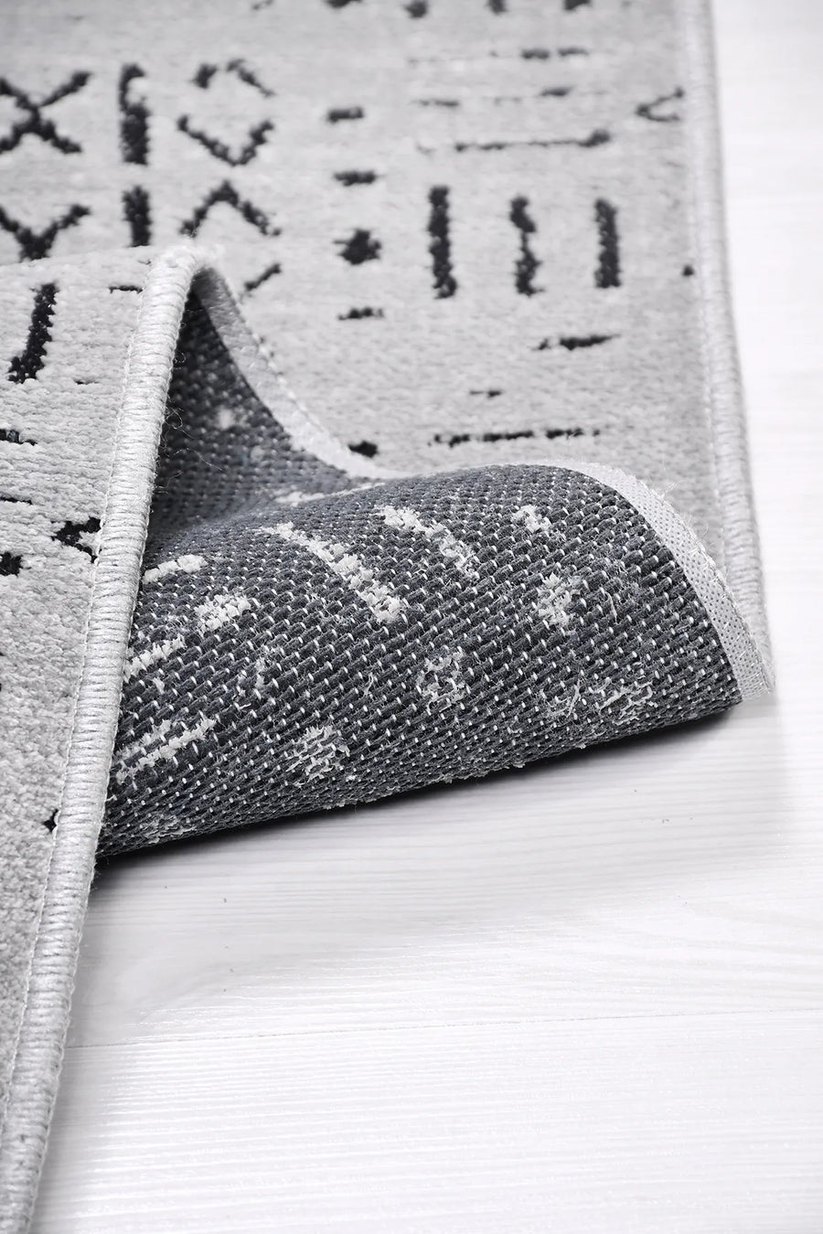 Kelaro Gri Siyah Geometrik Desenli Modern Makine Halısı – genel görünüm