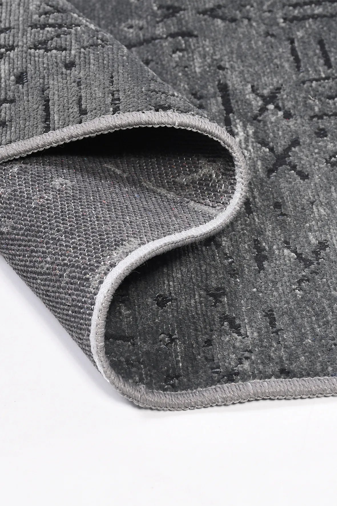 Kelaro Gri Siyah Geometrik Desenli Modern Makine Halısı – detay görünümü