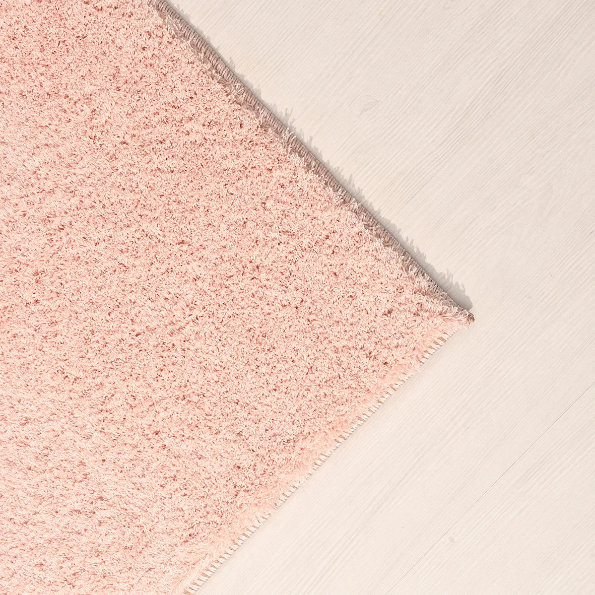 Renavi Pembe Düz Modern Shaggy Dokulu Polyester Halı – kenar detayı