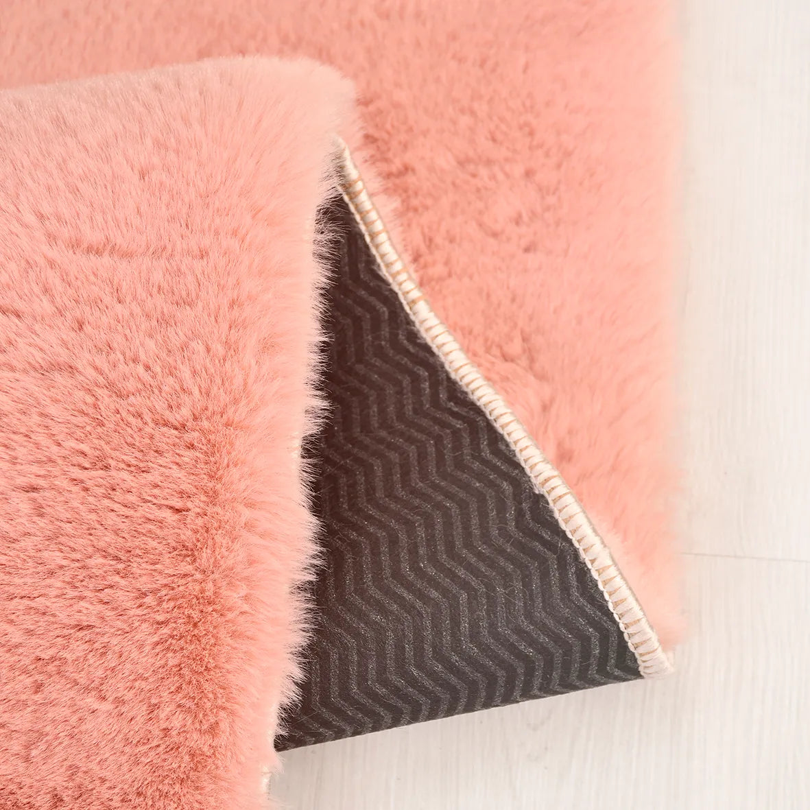 Tesevi Pembe Düz Renk Modern Kaymaz Tabanlı Makine Halısı