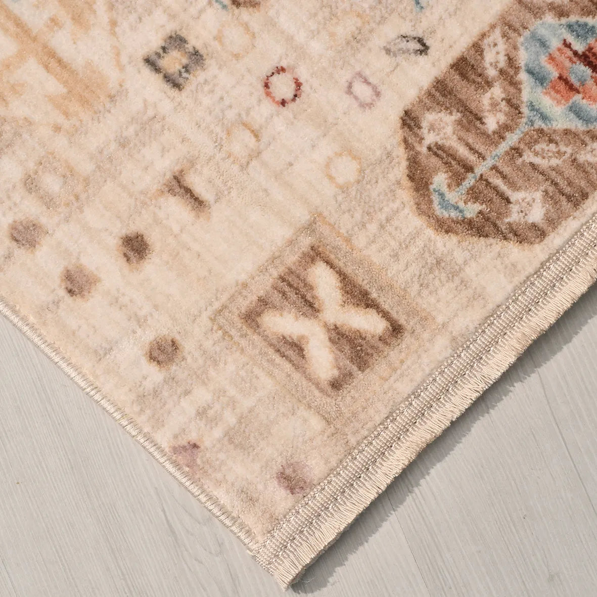 Verli Bej Turuncu Geometrik Desenli Modern Salon Halısı – mekânda kullanım