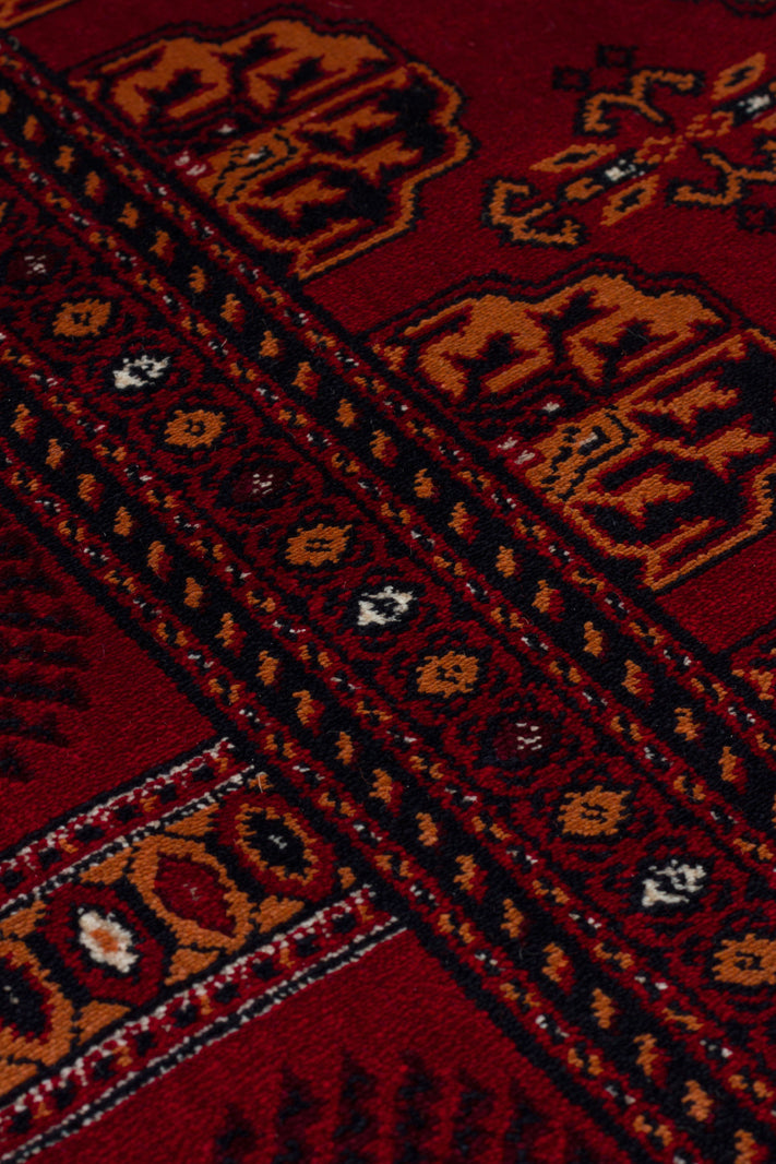Zivra Bordo Lacivert Geometrik Desenli Klasik Halı – mekânda kullanım