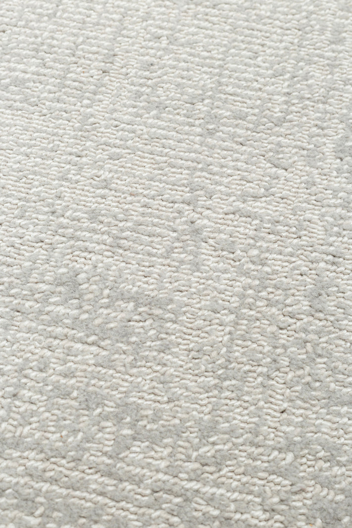 Komra Gri Beyaz Modern Düz Desenli Polyester Halı – doku yakın çekim