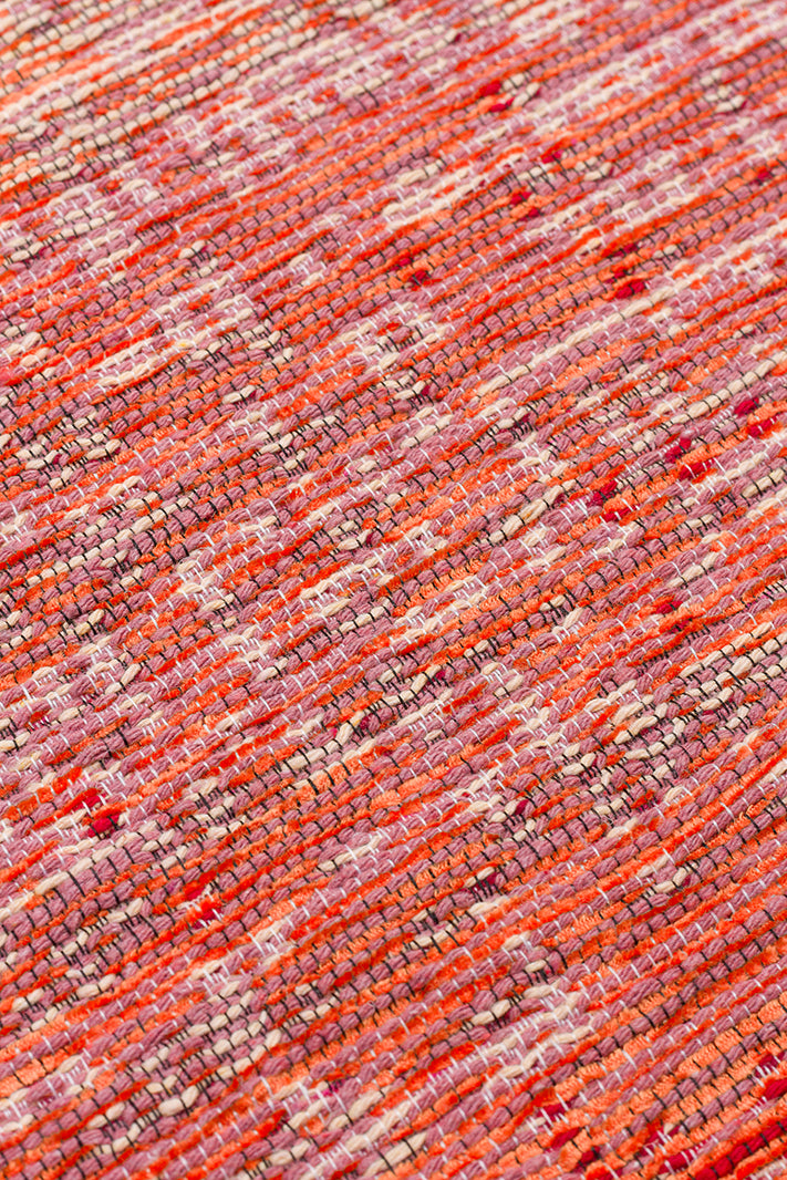 Tasene Pembe Turuncu Soyut Desenli Modern Kilim – doku yakın çekim