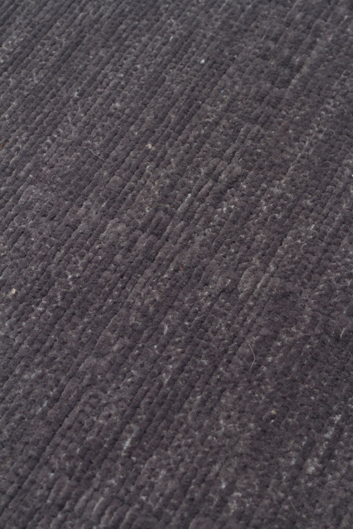 Varni Antrasit İnce Çizgi İzli Kareli Modern Kilim – detay görünümü