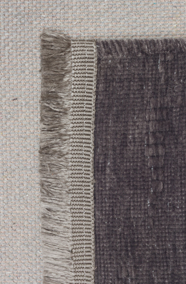 Varni Antrasit İnce Çizgi İzli Kareli Modern Kilim – kenar detayı
