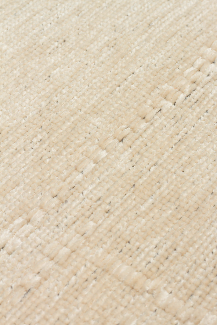 Varni Krem Zeminli İnce Kare İzli Sade Modern Kilim – detay görünümü