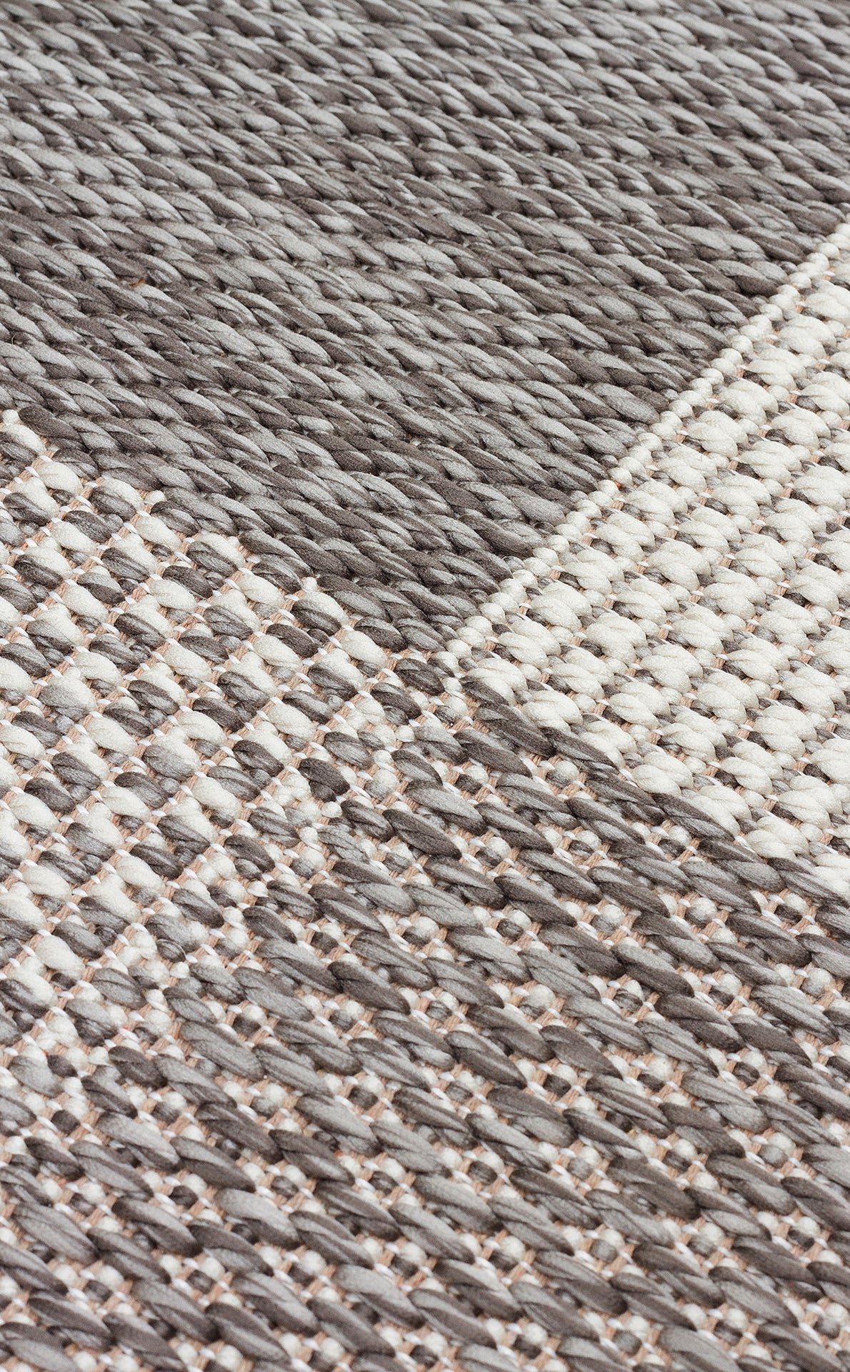 Savne Gri Modern Geometrik Desenli Kilim – doku yakın çekim