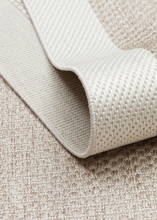 Savne Bej Kırmızı Bordürlü Düz Modern Kilim – kenar detayı