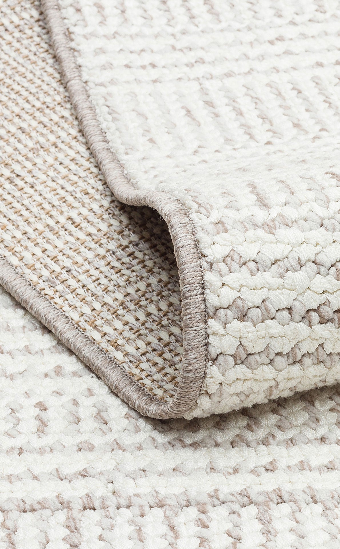 Vayra Beyaz Bej Çizgili Modern Polyester Makine Halısı – mekânda kullanım