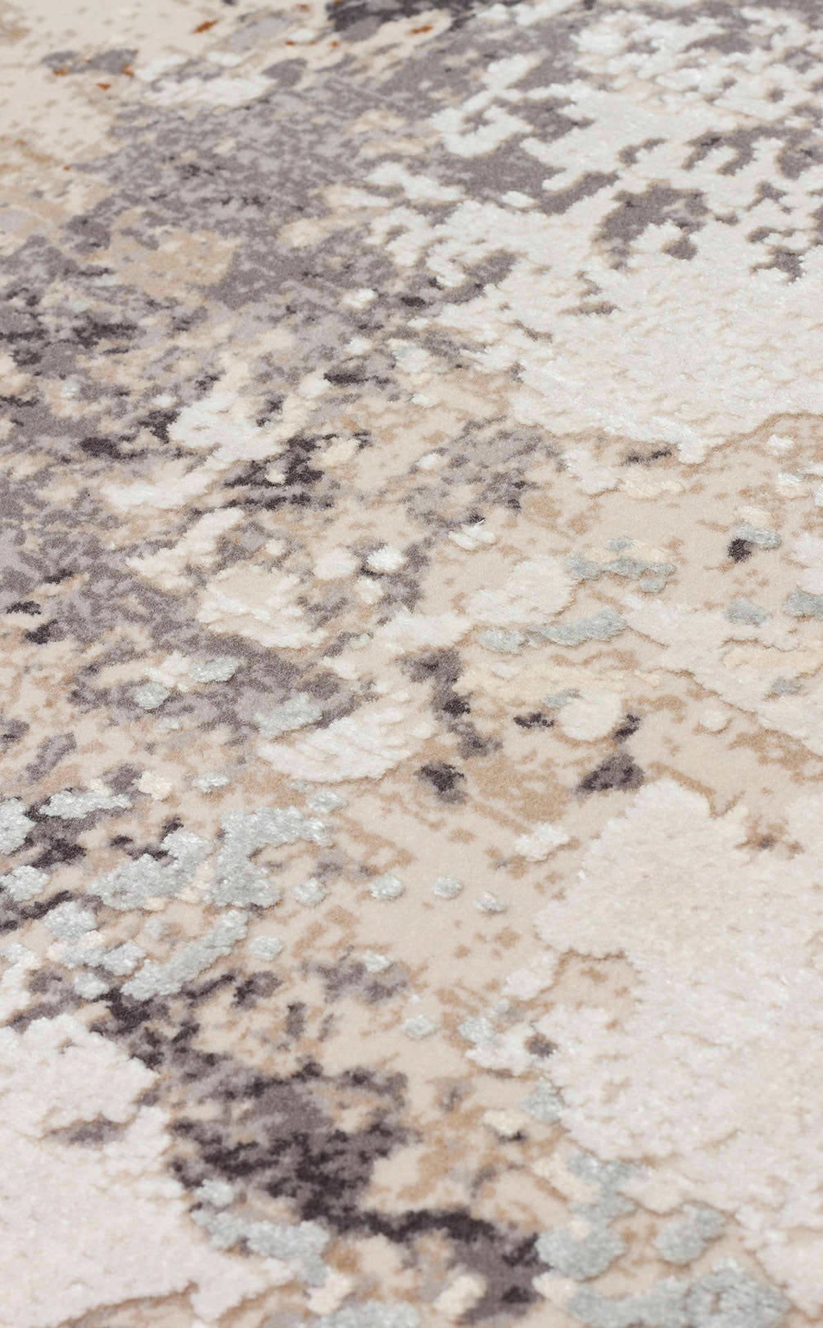 Tapis Alben beige et gris, motif abstrait moderne, en acrylique et viscose – en situation