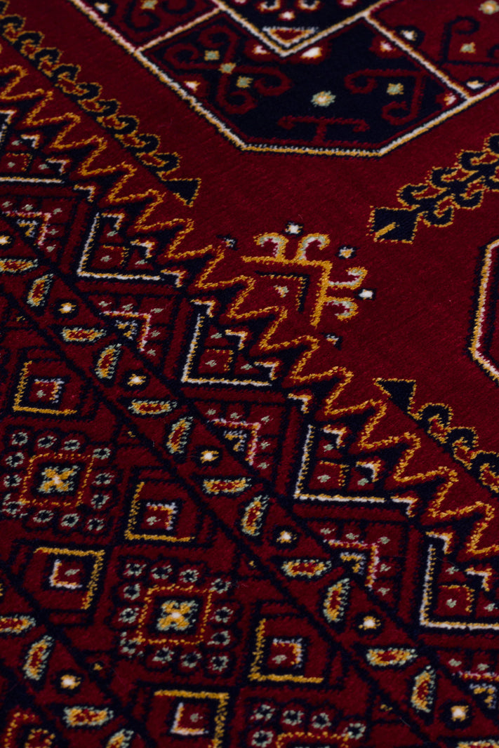 Torka Bordo Lacivert Geometrik Desenli Makine Halısı – mekânda kullanım