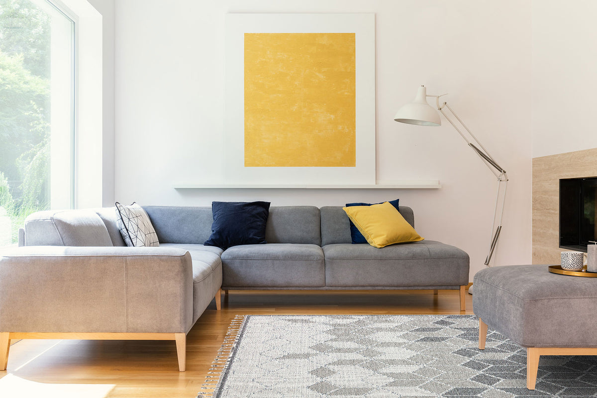 Rivra Gri Beyaz Geometrik Desenli Modern Makine Halısı – mekânda kullanım