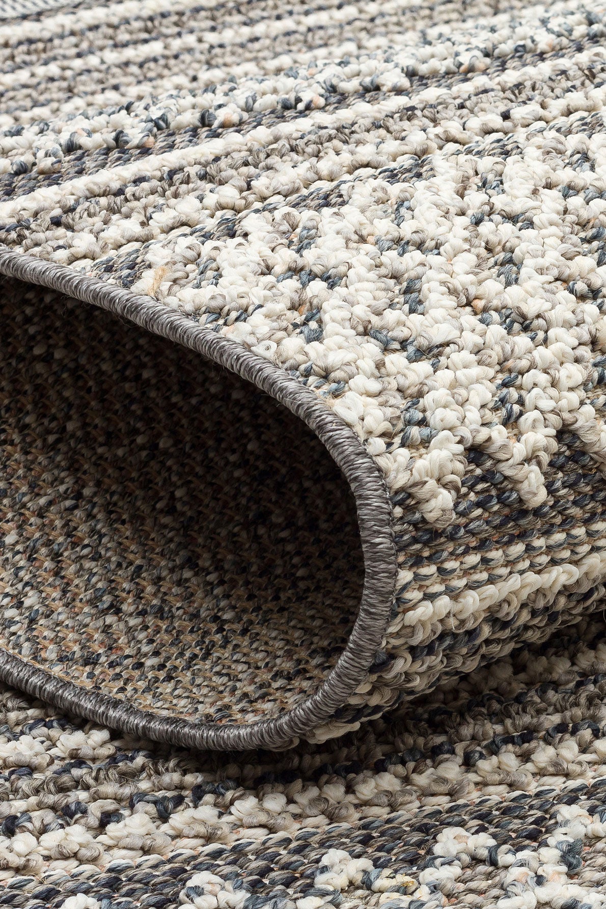 Rivra Gri Beyaz Geometrik Desenli Modern Kilim – arka yüz görünümü