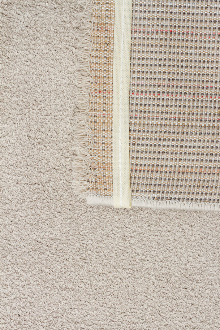 Zuvra Bej Krem Düz Renk Modern Mikro Polyester Halı – doku yakın çekim