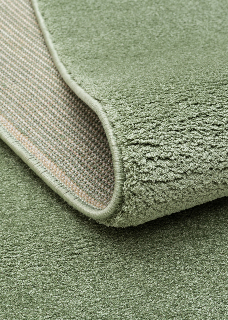 Daelo Yeşil Bej Modern Asimetrik Micro Polyester Halı – mekânda kullanım