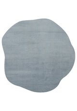Tappeto moderno in peluche Daelo blu ghiaccio dalla forma amorfa