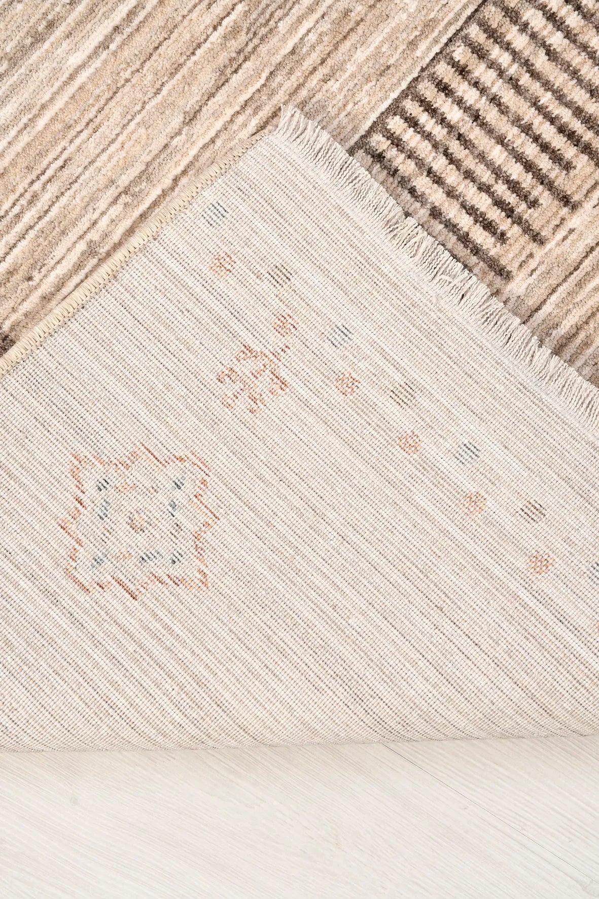 Gliven Bej Kahverengi Geometrik Desenli Modern Halı – doku yakın çekim