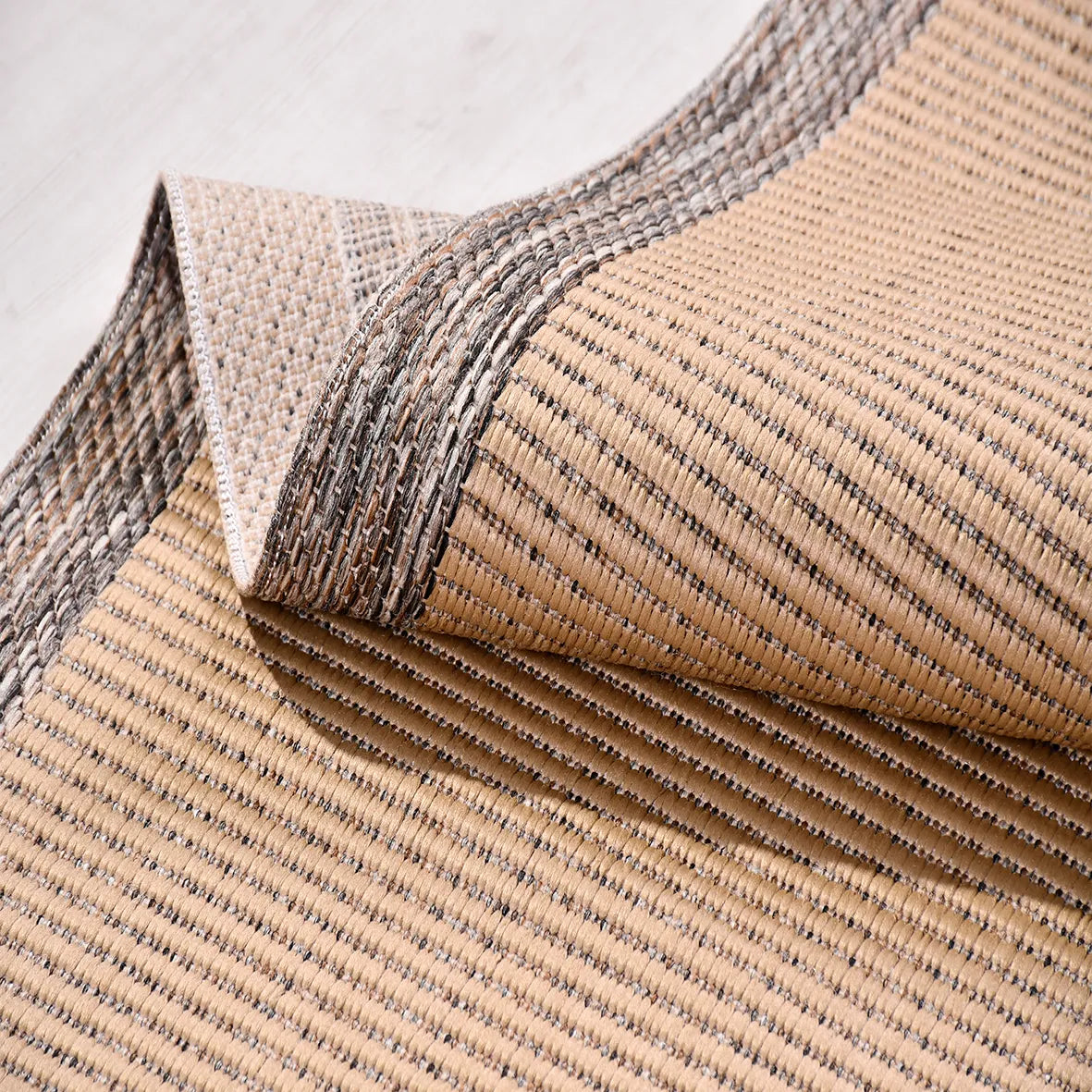 Kaelo Bej Kahverengi Çizgili Modern Sisal Halı – doku yakın çekim