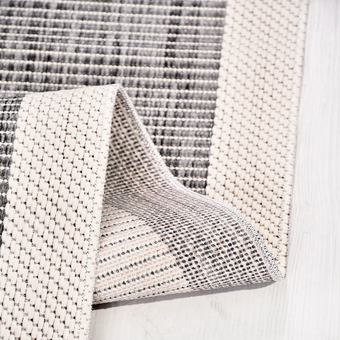 Kaelo Gri Beyaz Modern Geometrik Kabartmalı Sisal Halı