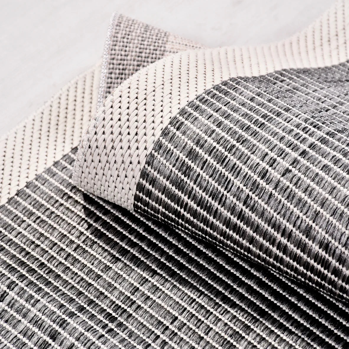 Kaelo Gri Beyaz Modern Geometrik Kabartmalı Sisal Halı – doku yakın çekim
