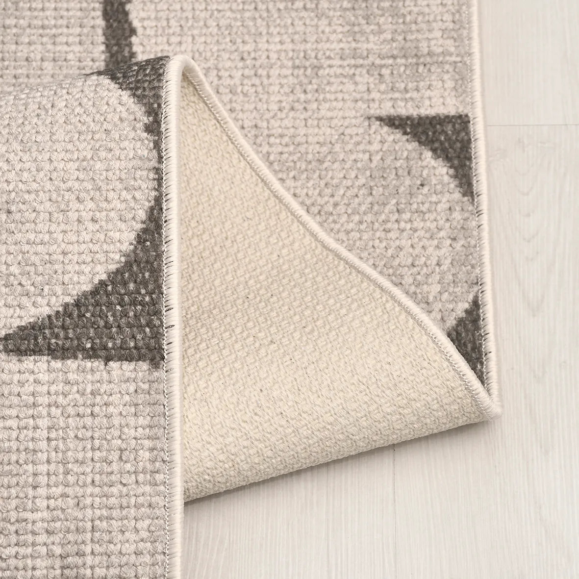 Orvan Gri Beyaz Geometrik Desenli Modern Salon Halısı