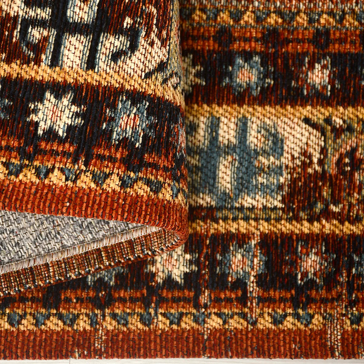 Torgin Kırmızı Lacivert Etnik Geometrik Kilim – doku yakın çekim
