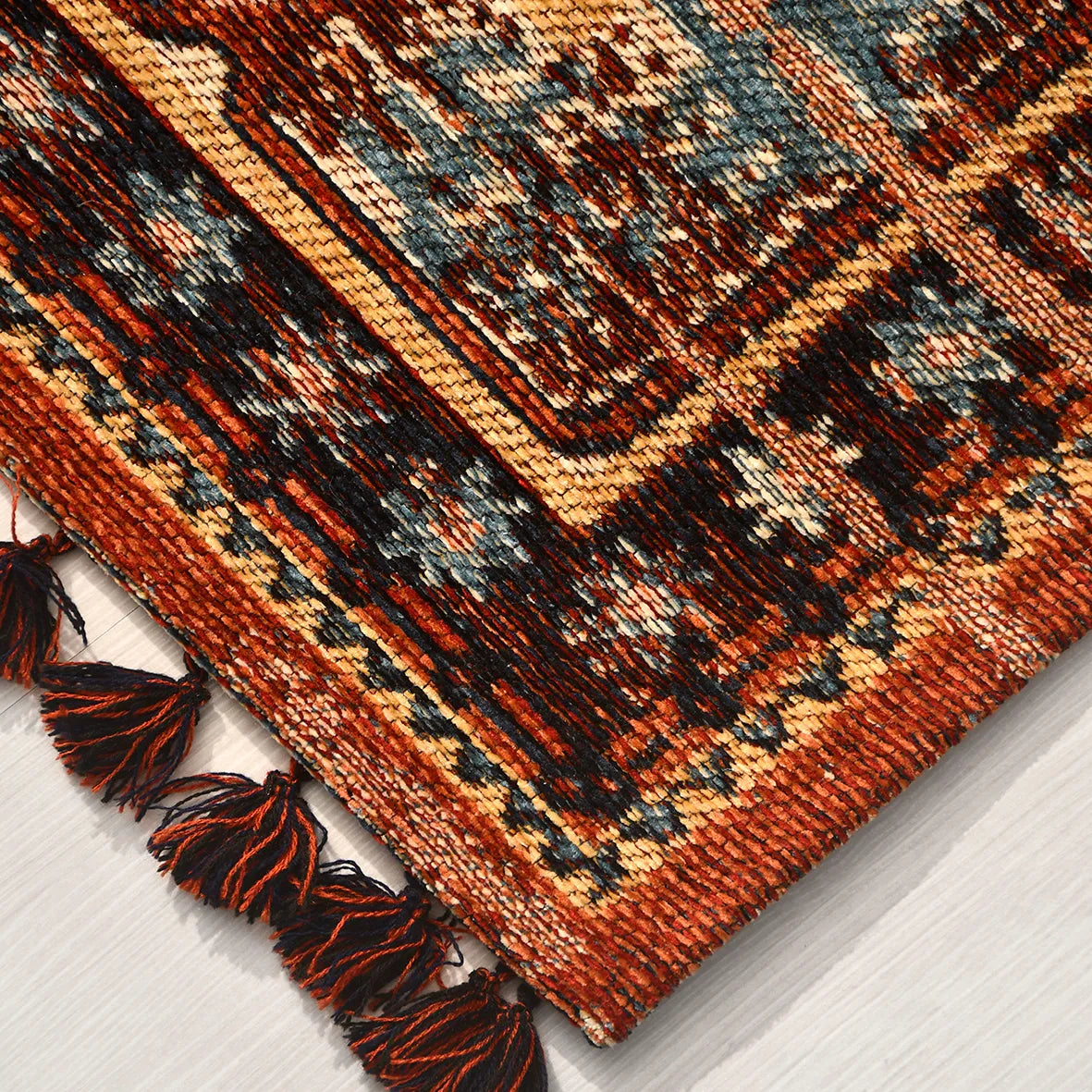 Torgin Kırmızı Lacivert Etnik Geometrik Kilim – mekânda kullanım
